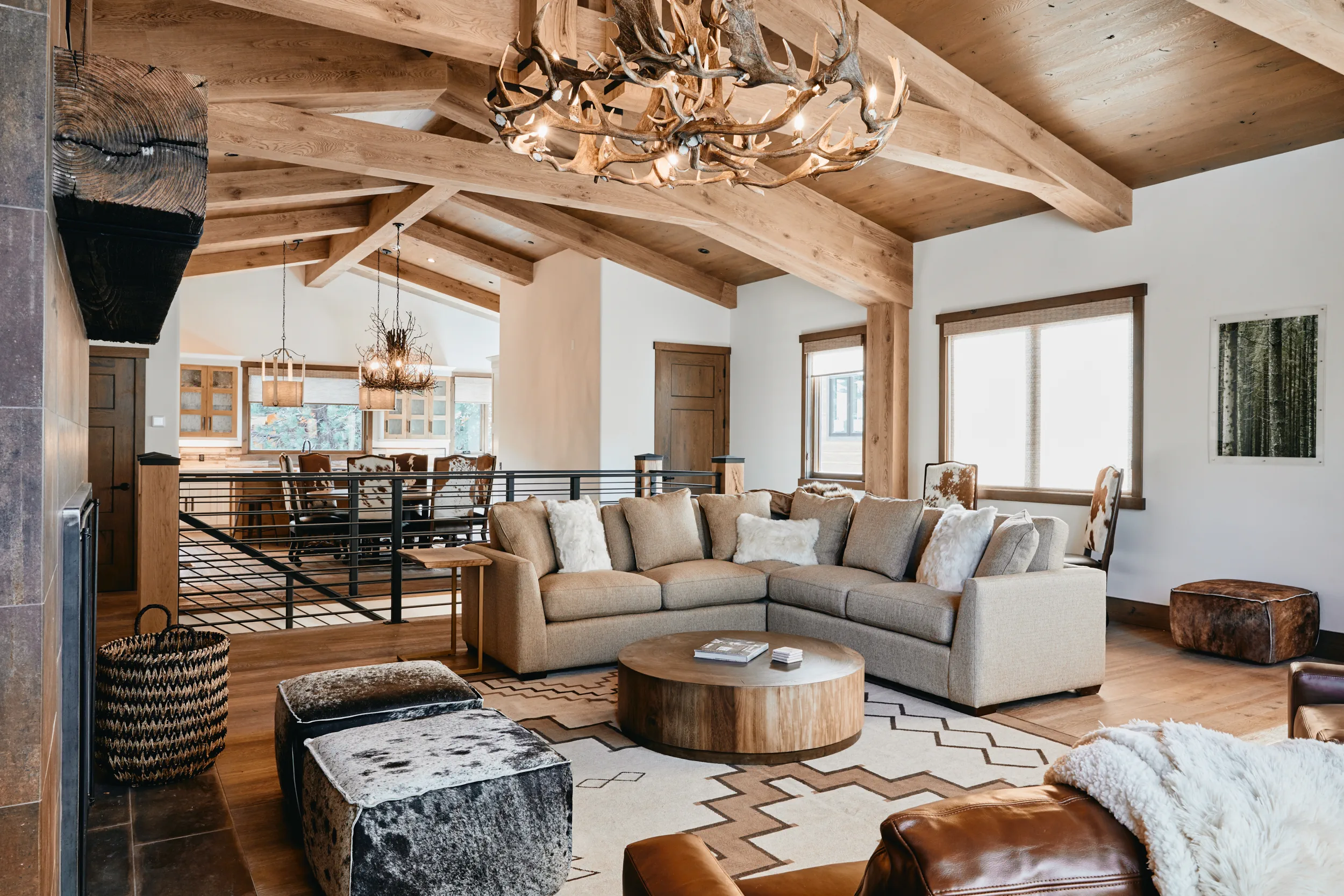 Image of Mammoth Mountain hotel, lobby area with couch and decor
